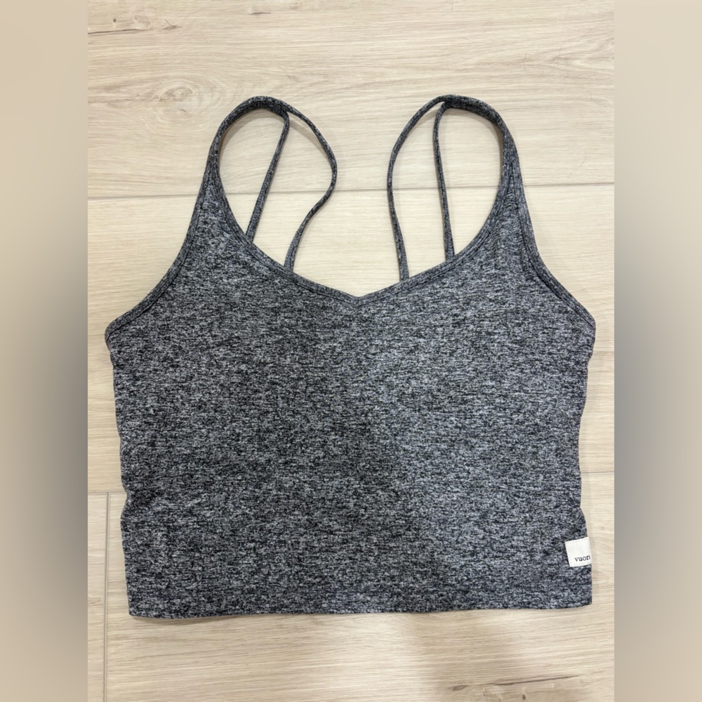 Vuori Halo Performance Crop Tank in Heather Grey